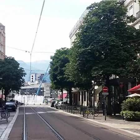 Joli 2 Pieces En Centre , Gare A 50 Metres Grenoble